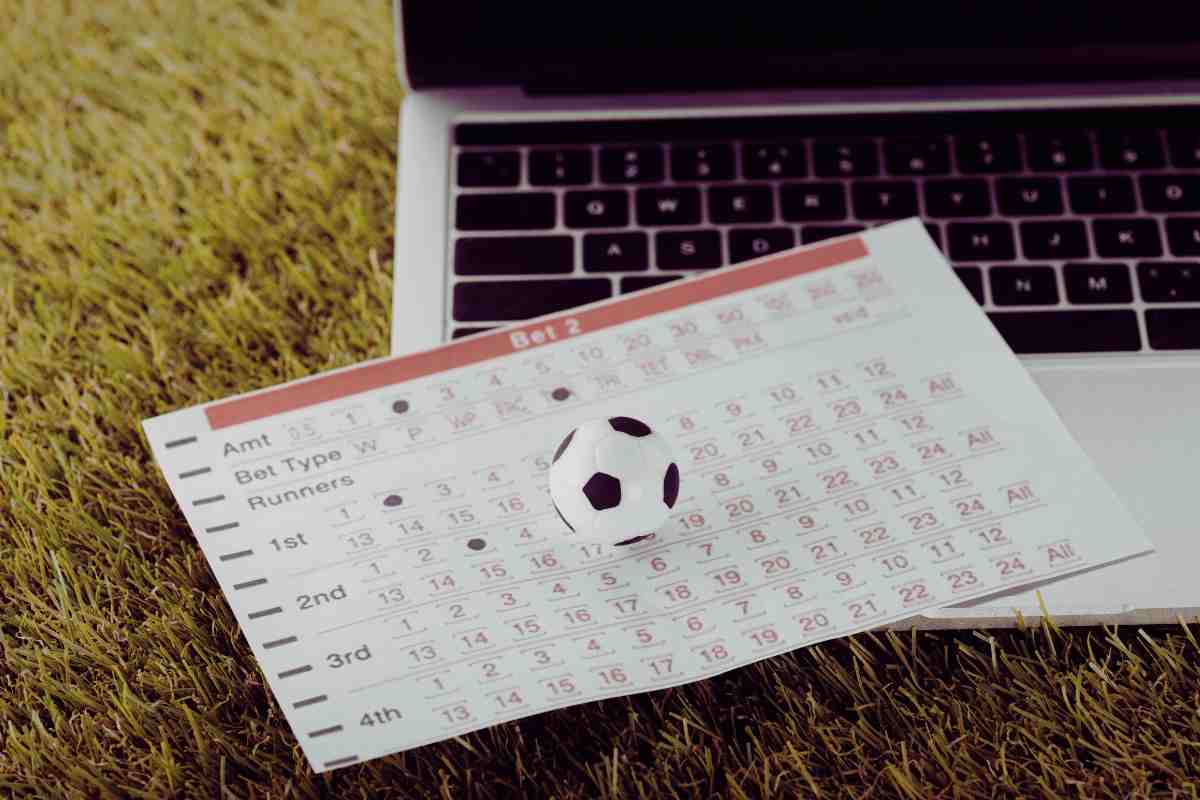 pallone schedina e computer